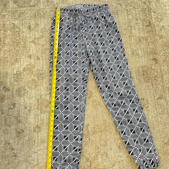 Faded Glory Geometrical Joggers size XS, Black and White - Picture 5 of 10